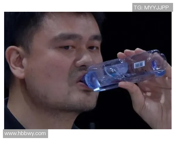 姚明挑战自我游泳训练日常分享身高与水的完美碰撞