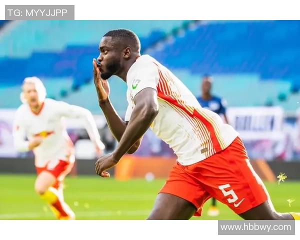 德甲焦点战曼联大胜拜仁帽子戏法引发全场狂欢数据分析揭示比赛亮点