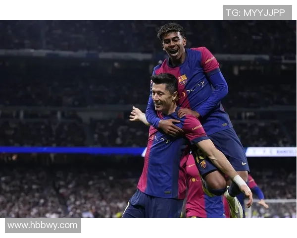 西甲激情四射巴萨4-0战胜波尔图球员帽子戏法点燃全场热情